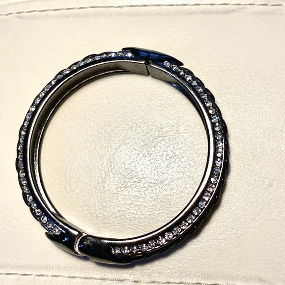 Metal base Bracelet In Black Embellished with "Crystal Stone Elements' magnetic - Picture 5 of 6